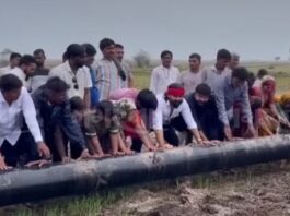 એક આંદોલન પૂરું ન થયું ત્યાં બીજું શરૂ થવાના એંધાણ! વીજપોલ બાદ સિંહણ ગામે ગેસ પાઇપલાઇનનો ઉગ્ર વિરોધ, પોલીસ અને ખેડૂતો સામસામે